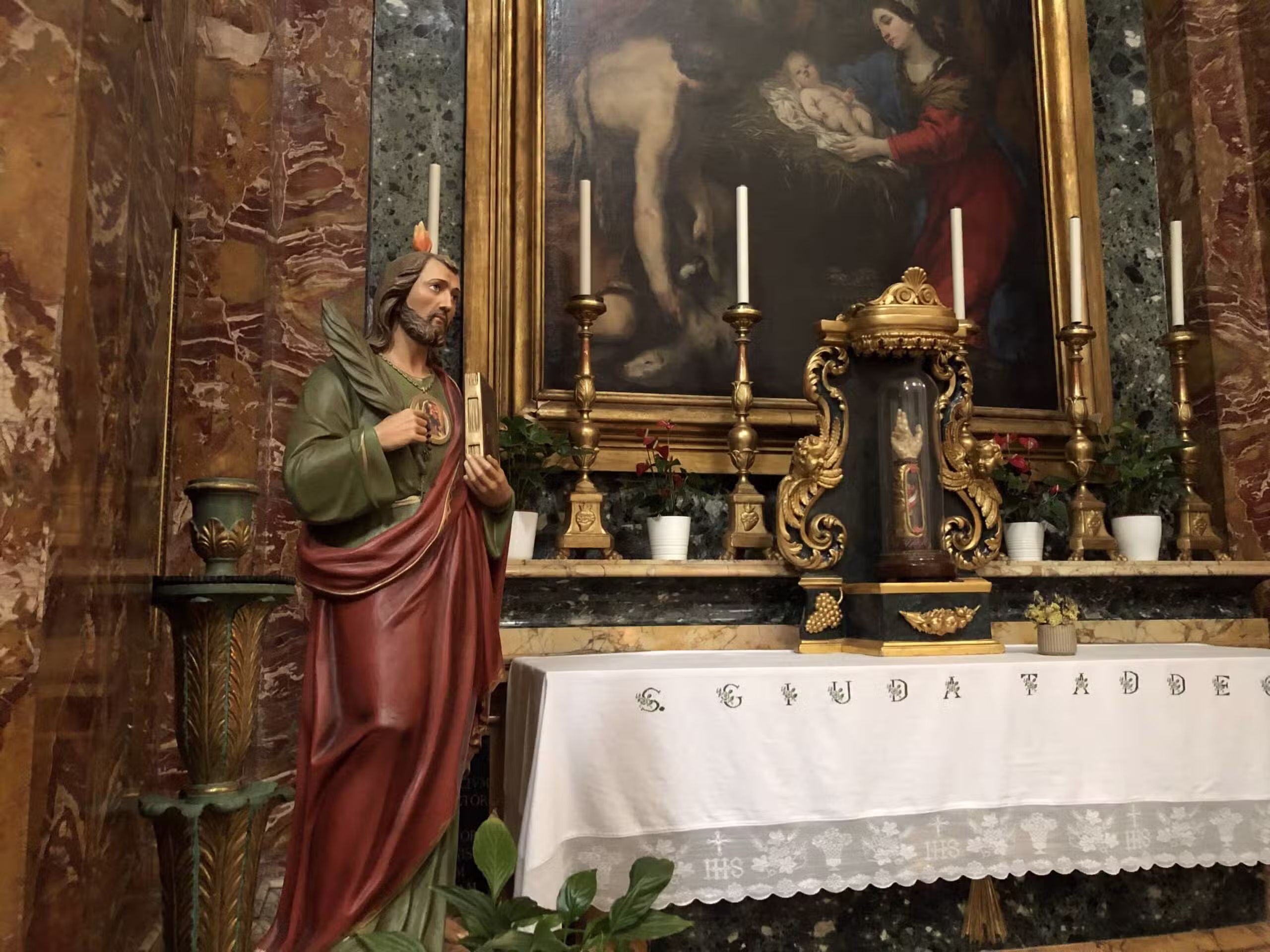 San Salvatore in Lauro, uma igreja com relíquias de São Judas e do Padre Pio. Descubra as 10 igrejas católicas imperdíveis em Roma.