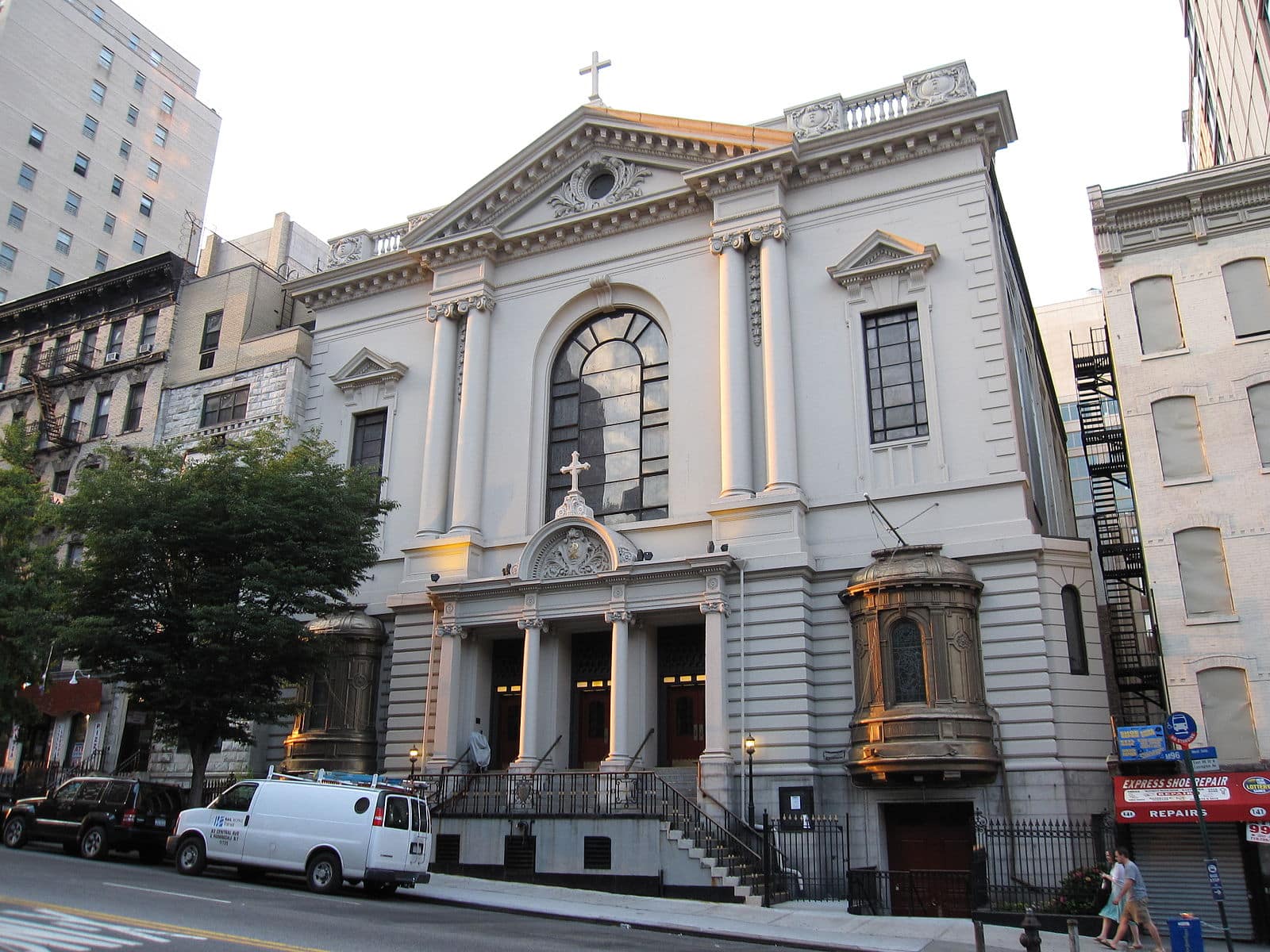 Explore a Igreja de São Francisco de Sales de Nova York, uma das 10 melhores igrejas católicas de Nova York. Missa perto de mim, Horários de Missa.