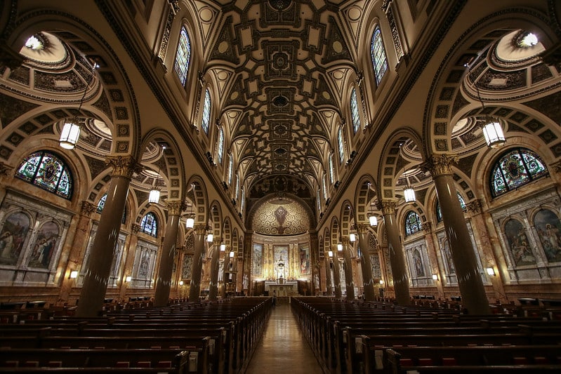 Explore a Igreja de Santo Inácio de Loyola em Nova York, uma das 10 melhores igrejas católicas de Nova York. Missa perto de mim, Horários de Missa.