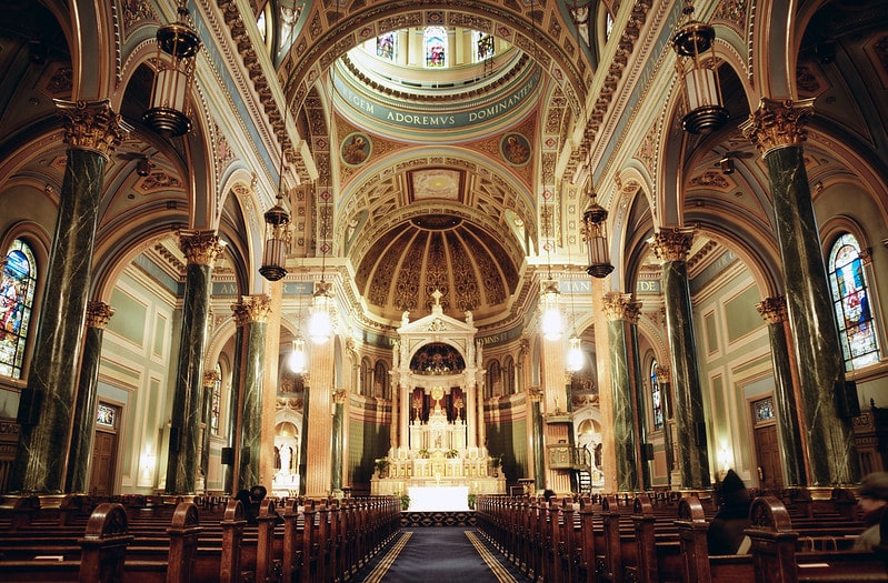 Explore a Igreja de São João Batista de Nova York, uma das 10 melhores igrejas católicas de Nova York. Missa perto de mim, Horários de Missa.