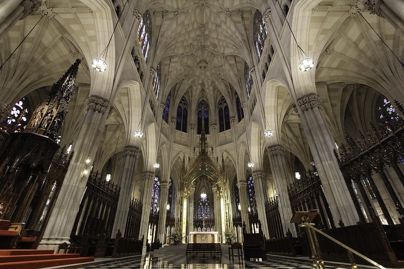 Explore a Catedral de São Patrício de Nova York, uma das 10 melhores igrejas católicas de Nova York. Missa perto de mim, Horários de Missa.