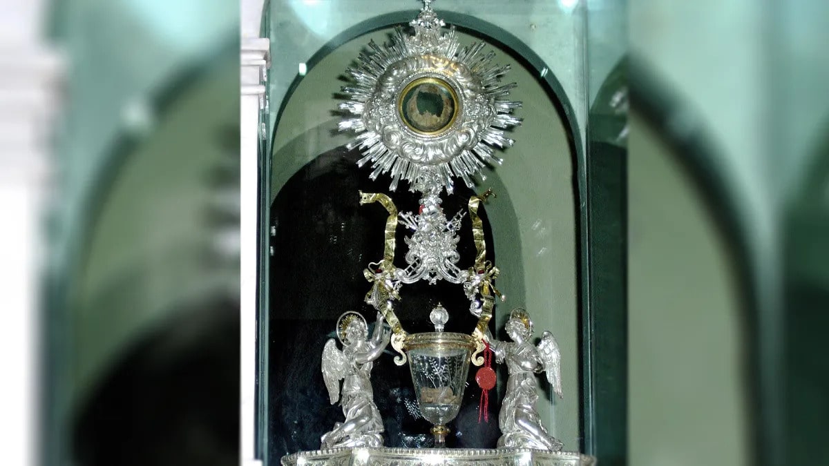 Milagro Eucarístico de Lanciano. Explora la lista de 3 Impactantes Milagros Eucarísticos en el Mundo.