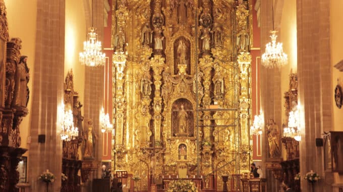 imagem Igreja dos Santos Cosme e Damião da Cidade do México. Descubra as 10 igrejas mais impressionantes da Cidade do México no aplicativo Horários de Missa no seu celular.