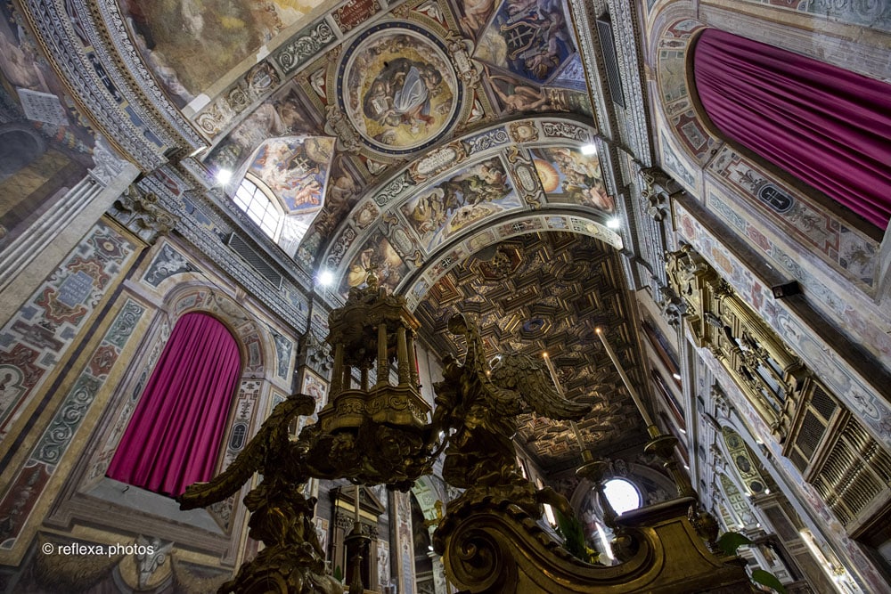 Imagem da Igreja do Espírito Santo, Roma, Itália. Descubra as 5 chaves para entender o que é o Batismo. Baixe o Horários de Missa no seu celular.