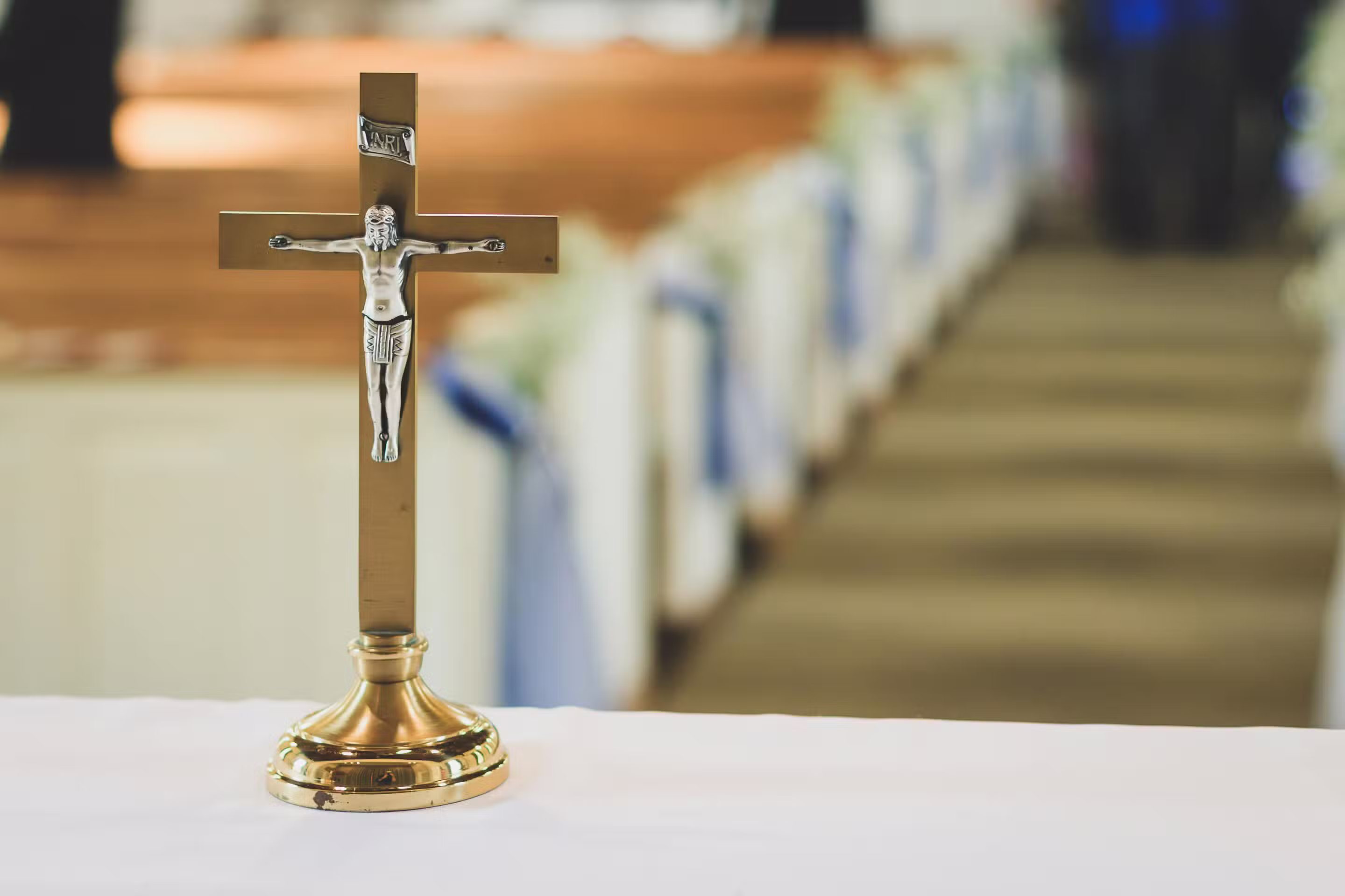 Santo Expedito. Orações católicas para pedir um milagre urgente. Use este artigo quando precisar e leia outros artigos nossos no site do Horários de Missa.