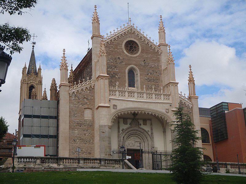 Madri abriga algumas das igrejas e basílicas mais impressionantes da Espanha. Baixe o Horários de Missa!