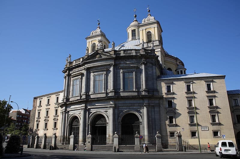Madri abriga algumas das igrejas e basílicas mais impressionantes da Espanha. Baixe o Horários de Missa!