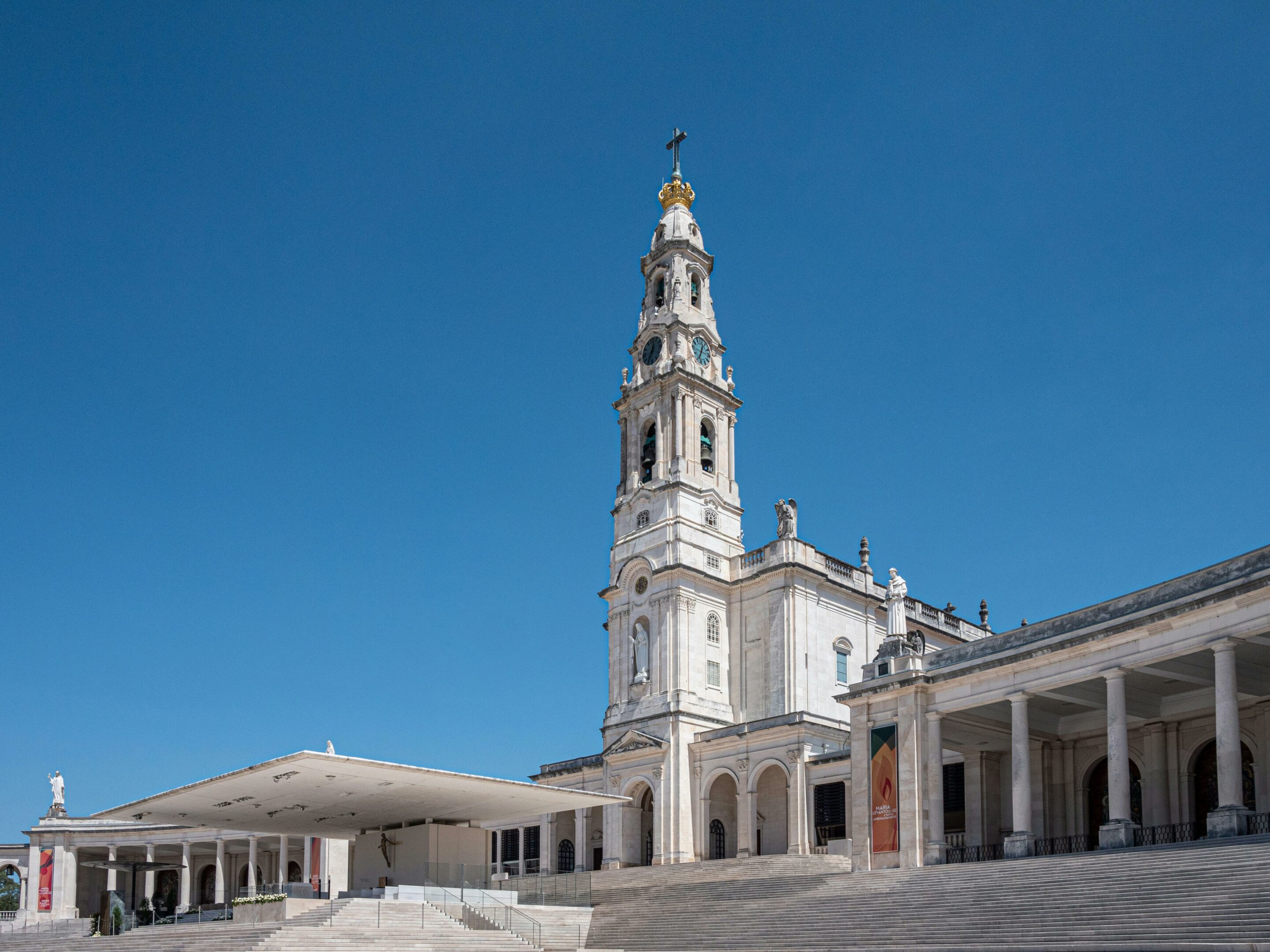 Conheça a Igreja de São Francisco Xavier de Nova York, uma das 10 melhores igrejas católicas de Nova York. Missa perto de mim, Horários de Missa.