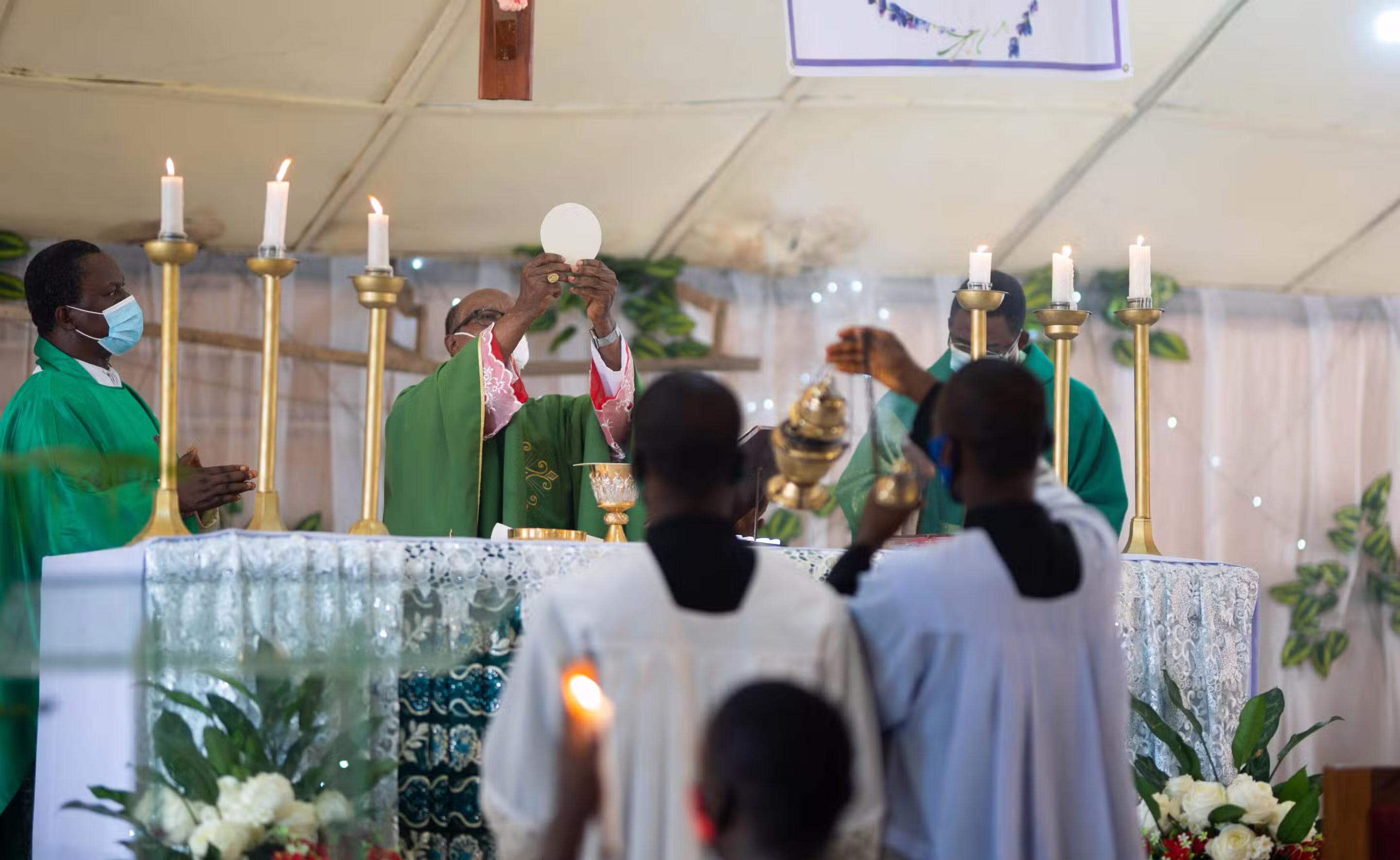 Santo Expedito. Orações católicas para pedir um milagre urgente. Use este artigo quando precisar e leia outros artigos nossos no site do Horários de Missa.