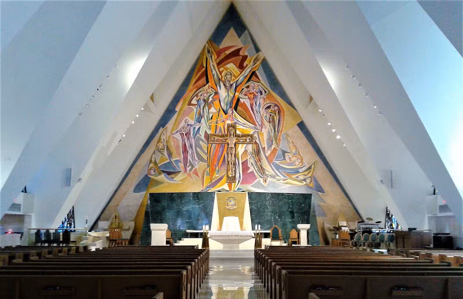 Imagen de: Guardian Angel Cathedral. Descubre 10 Opciones de Iglesias Católicas en Las Vegas. Descarga Horarios de Misa en tu celular hoy!