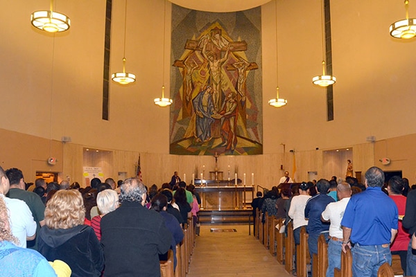 Imagem de: St. Anne’s Catholic Church. Descubra 10 opções de igrejas católicas em Las Vegas. Baixe o Horários de Missa no seu celular hoje!