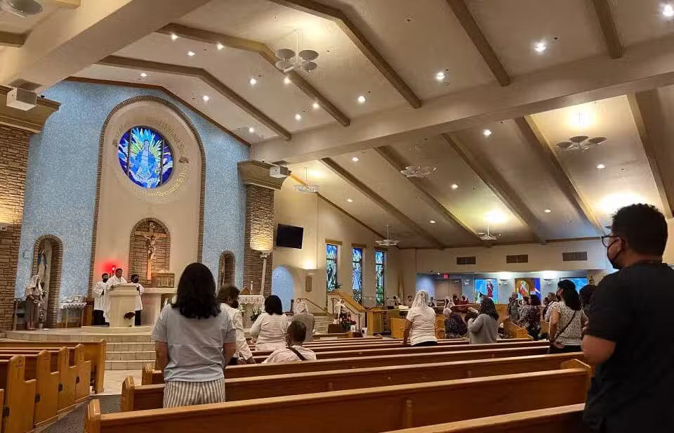 Imagem de: St. Bridget Roman Catholic Church. Descubra 10 opções de igrejas católicas em Las Vegas. Baixe o Horários de Missa no seu celular hoje!