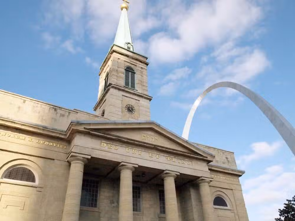 Basilica of Saint Louis, King of France, Iglesia Catolica en St Louis
