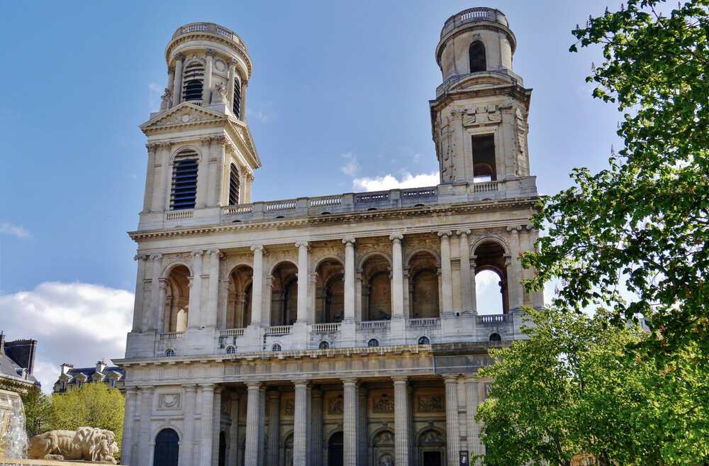 Igreja de Saint-Sulpice. Descubra as 11 igrejas católicas imperdíveis em Paris.