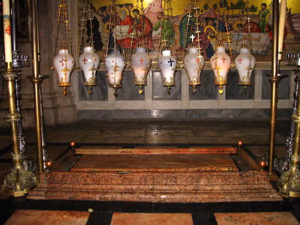 13. Pedra da Unção - Via Dolorosa - Horários de Missa