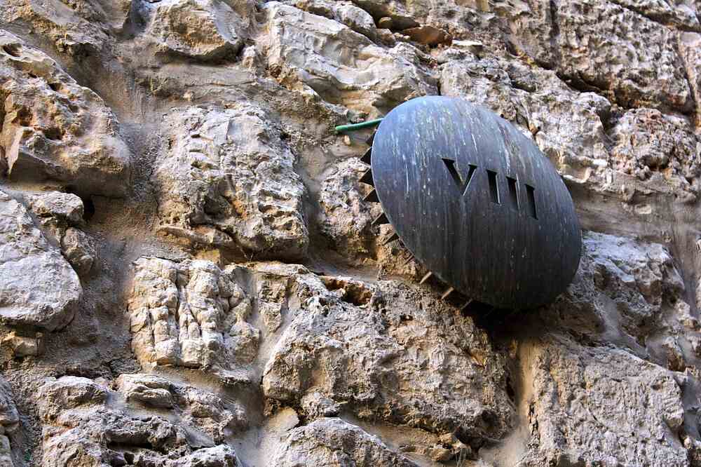 8. Mosteiro Grego de São Caralampo - Via Dolorosa - Horários de Missa