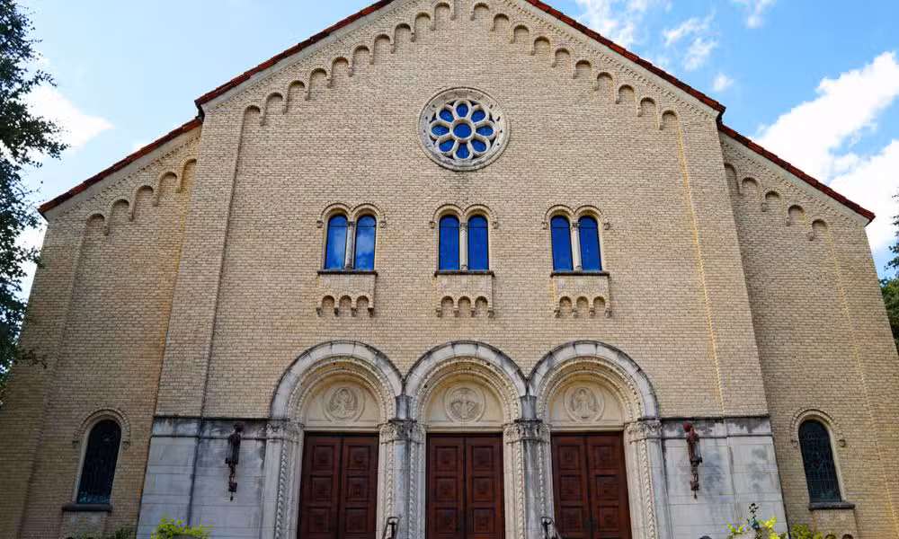 Igrejas Católicas em Dallas - Santíssima Trindade - Horários de Missa