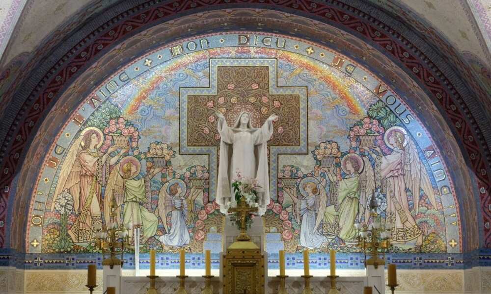 Novena a Santa Teresita para pedir la rosa - Horarios de Misa