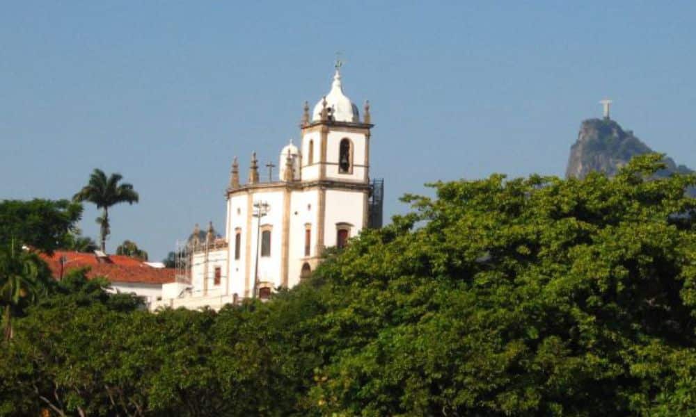 Igreja da Glória do Outeiro sobre a colina no Rio de Janeiro