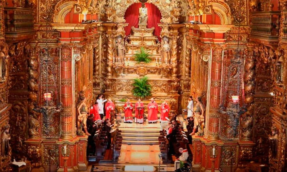 interior dourado do Mosteiro de São Bento no Rio de Janeiro